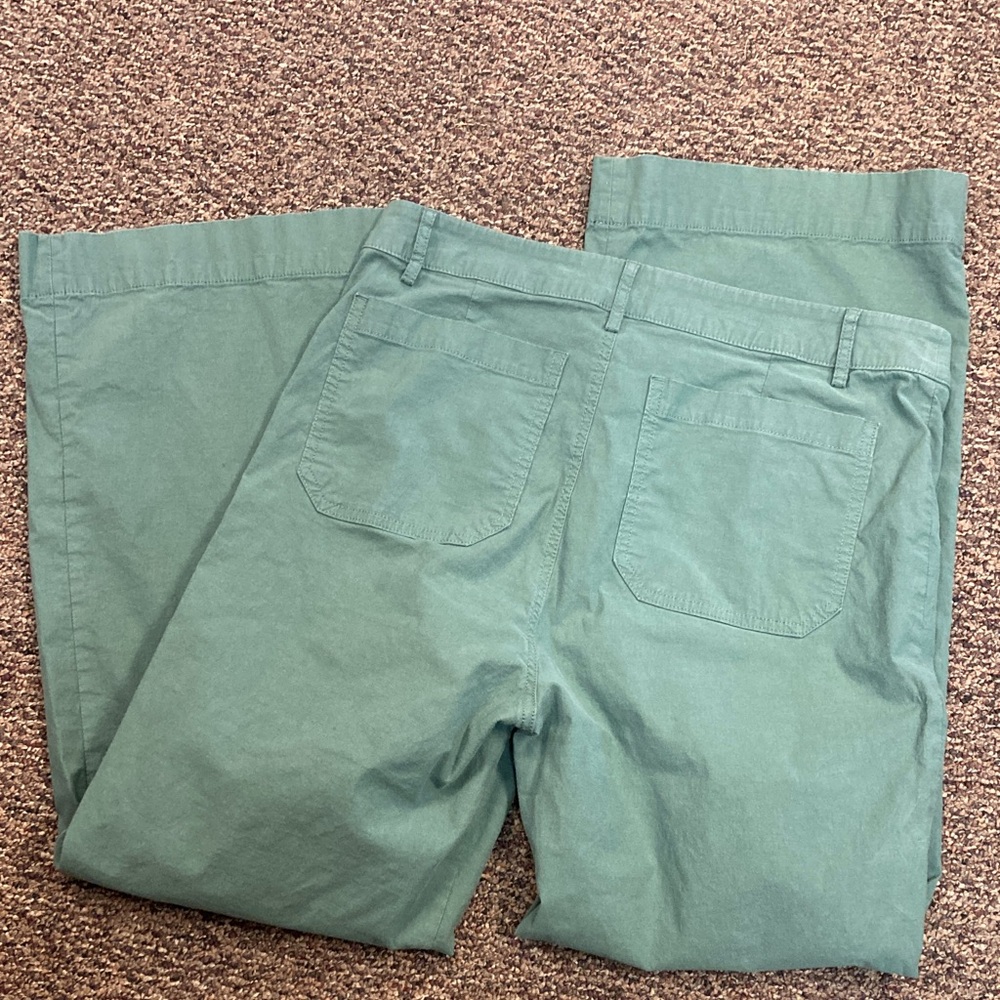 J. Crew Wide leg pants Sage Green Chinos
Patch pockets front and back size 31 - Picture 3 of 9